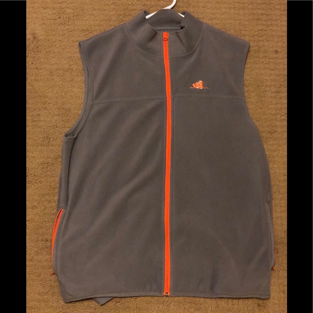 Men’s Volunteer Traditions Fleece Vest Size Large